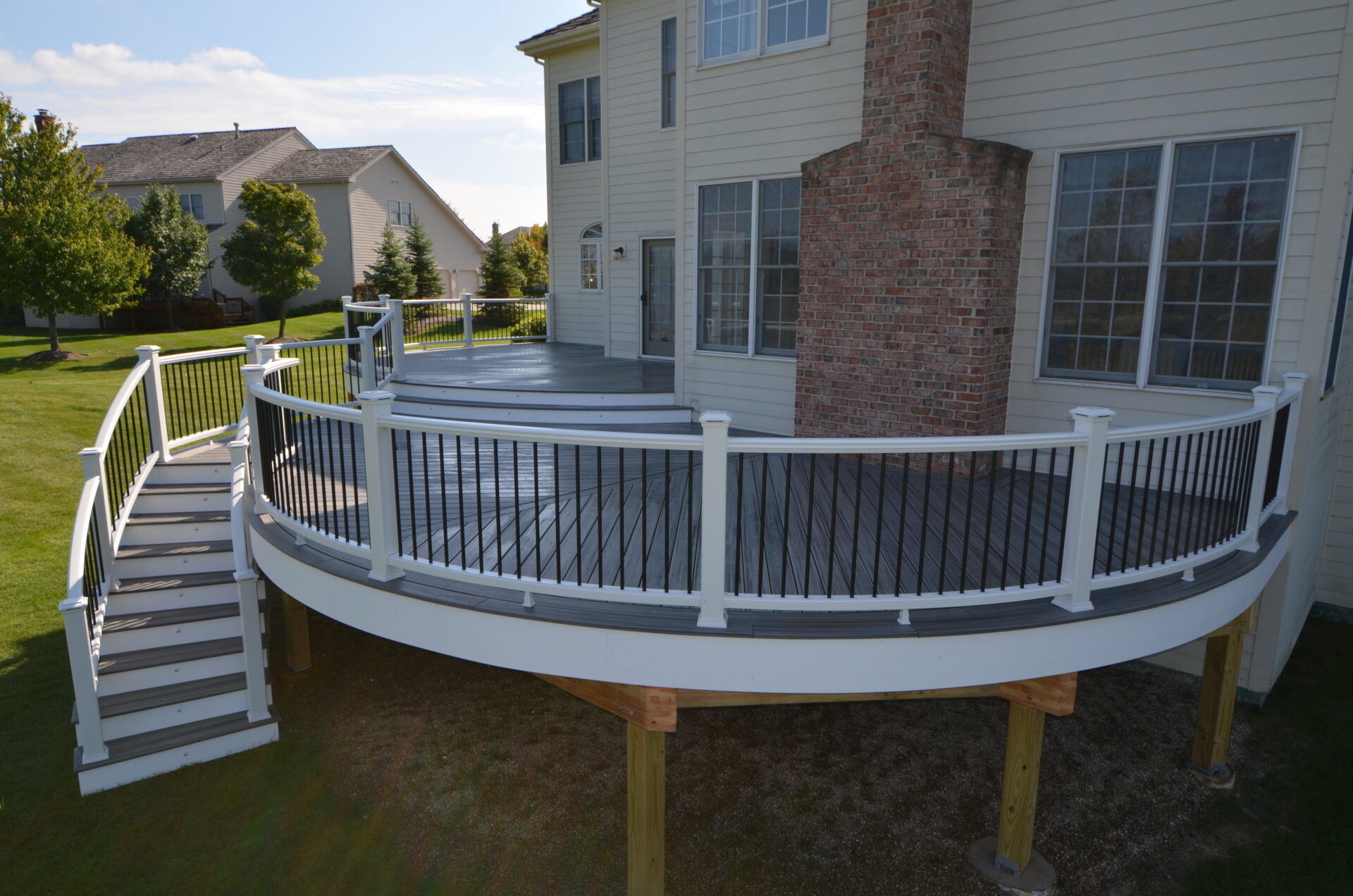 Custom design of a curved Trex Transcend Island Mist Deck with a curved leading staircase.