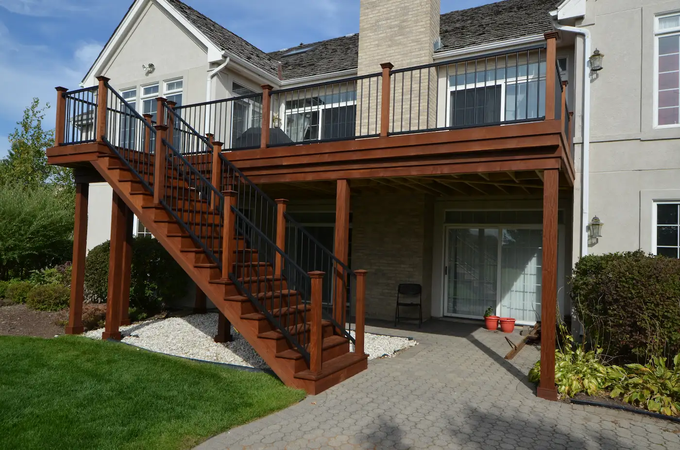 New cedar deck project completed in Chicago suburbs.