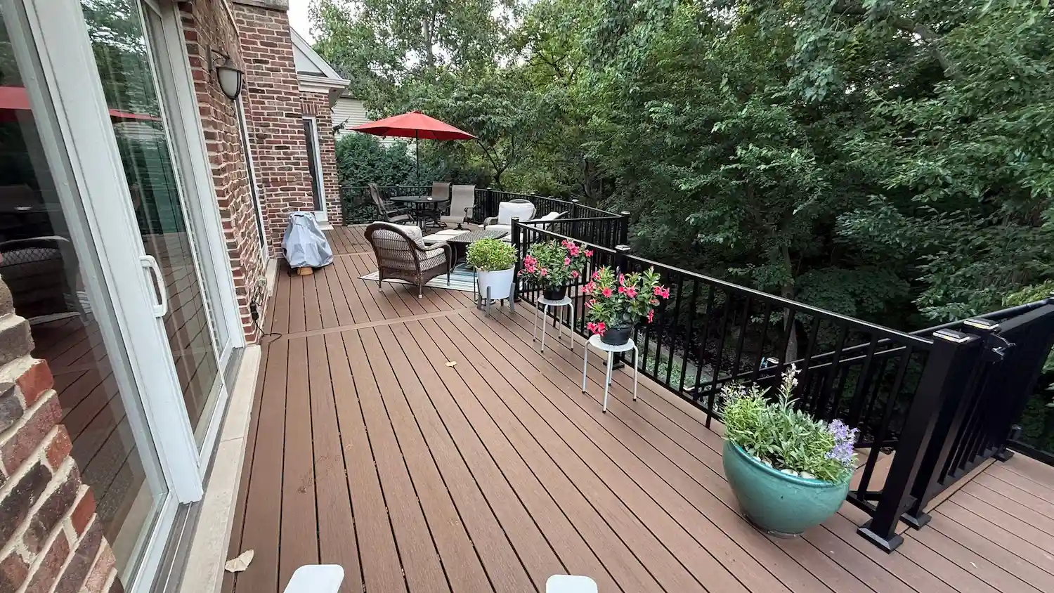 Trex composite deck built by a deck builder in Lemont, Illinois.