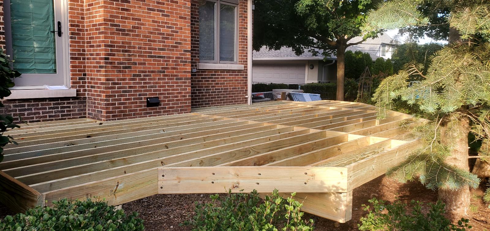 deck-framing-elmhurts-illinois Deck framing in Elmhurst, Illinois